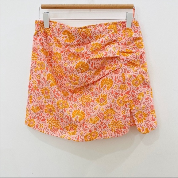 Zara mini skirt in peachy orange floral NWT - Picture 3 of 9